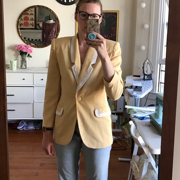 Vintage butter yellow blazer - Picture 6 of 7